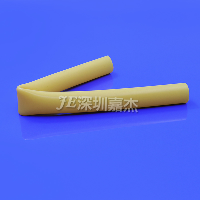 舔少萝的小穴喷水双色硅胶管